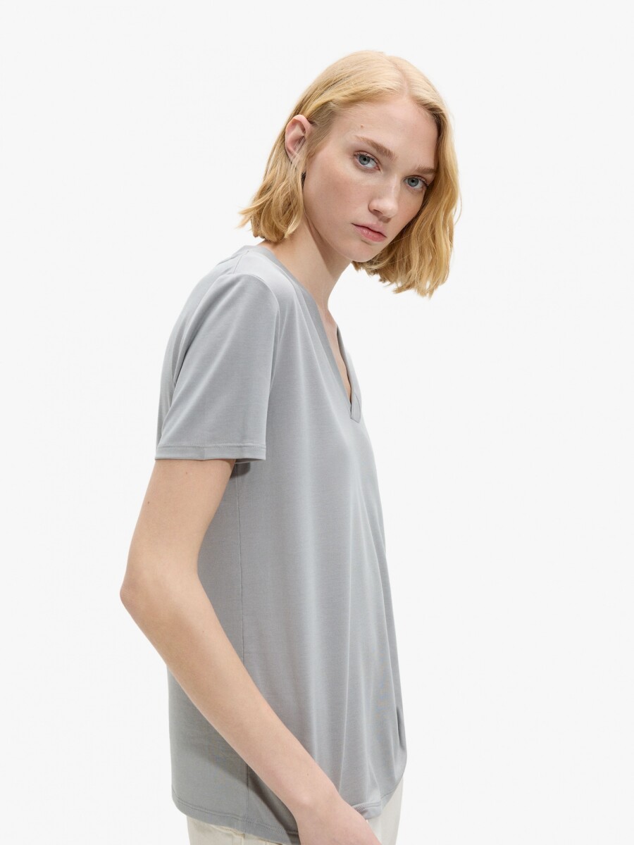 Camiseta Básica Cuello Pico gris