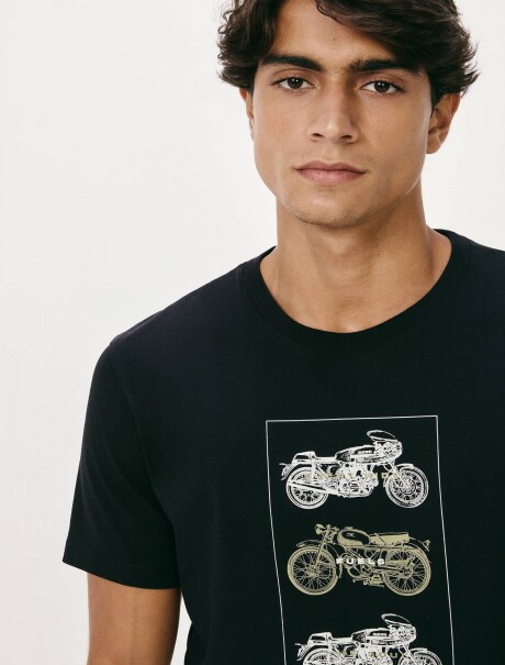 CAMISETA CON ESTAMPA MODELO REGULAR NEGRO