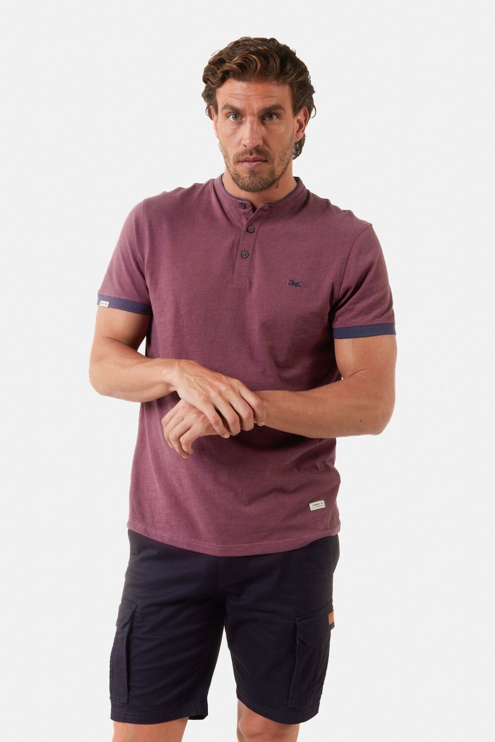 REMERA LISA CUELLO MAO Bordo