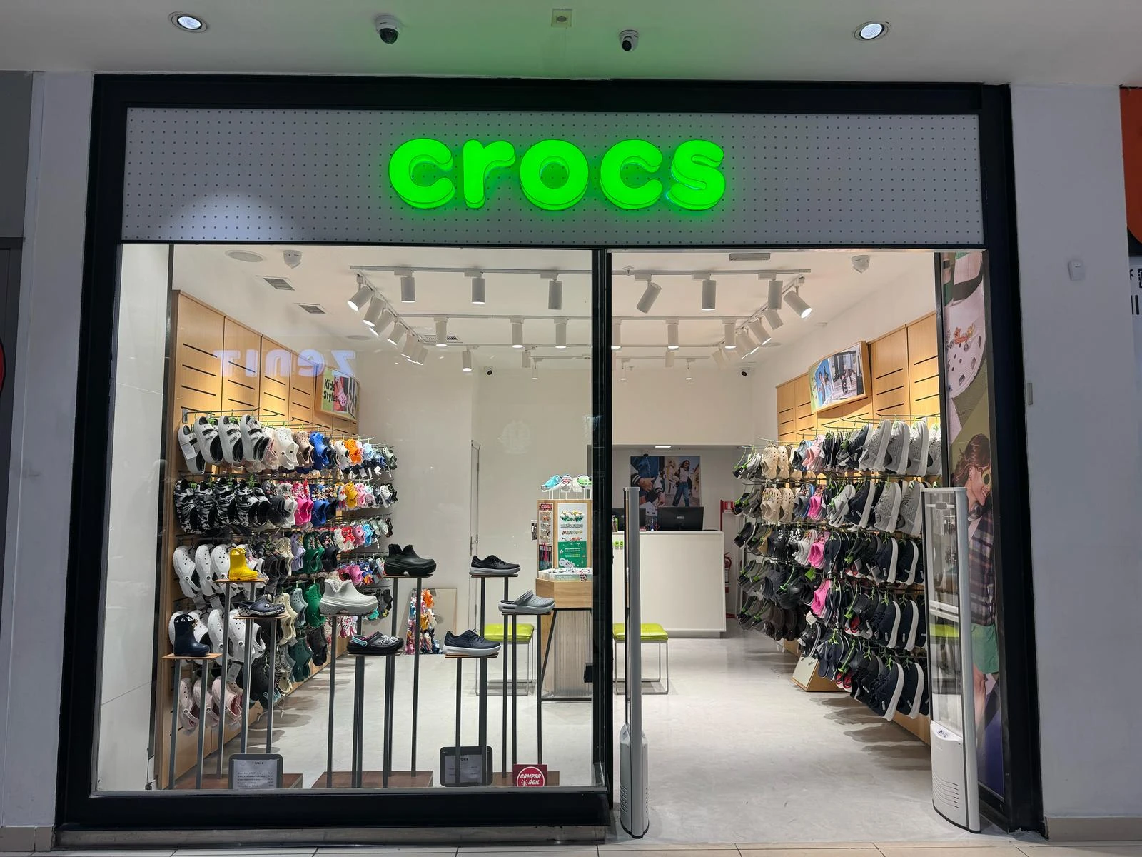 Tres Cruces Shopping