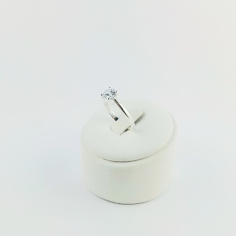 Anillo de plata 925 con circonia. Anillo de plata 925 con circonia.