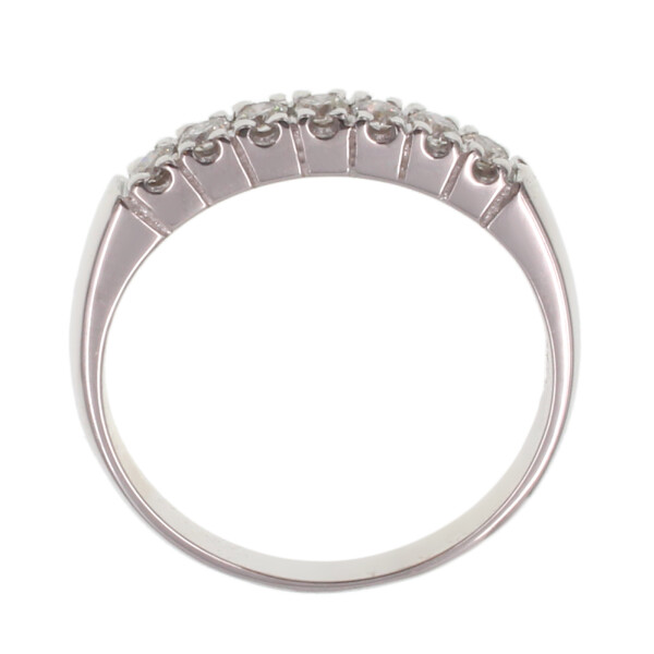 Anillo medio sin fin clásico en oro blanco 18k con siete brillantes Anillo medio sin fin clásico en oro blanco 18k con siete brillantes