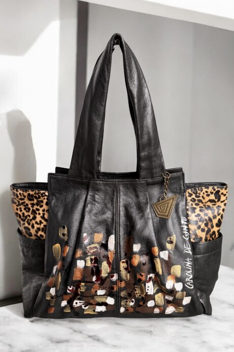 Cartera IRENA Con Arte Color Negra