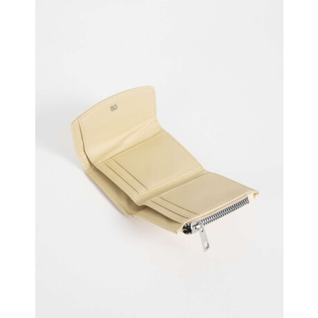 Billetera Cuerina Solapa Flores Blanco Crudo