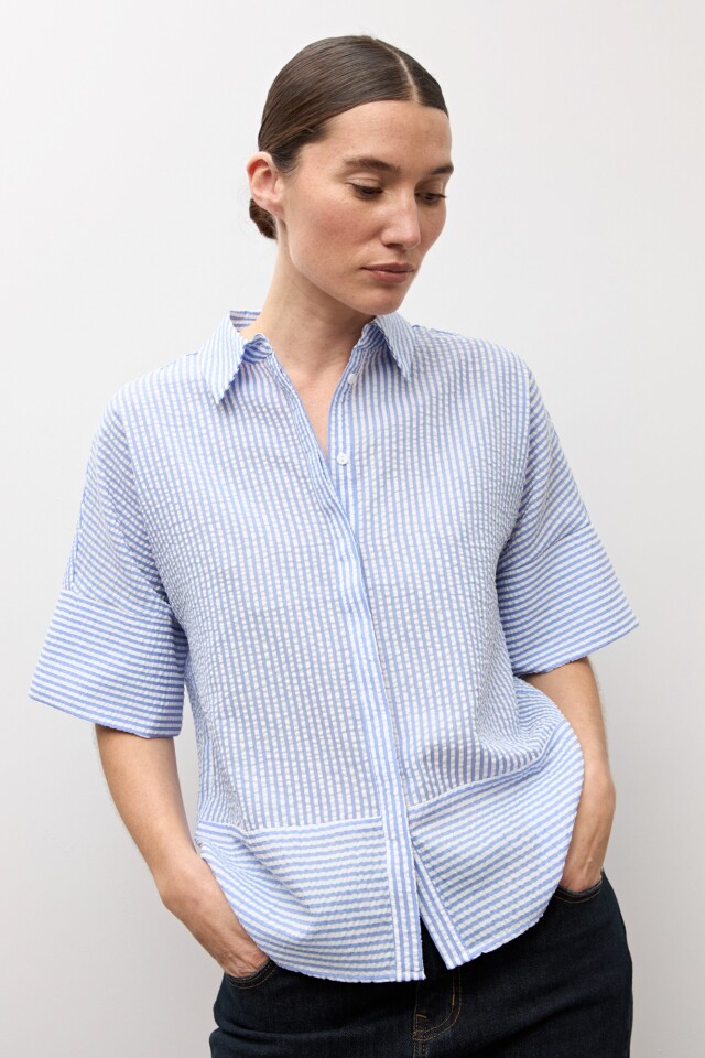 Camisa rayada manga corta celeste