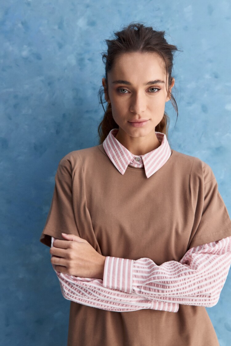 REMERA MOREA Tostado