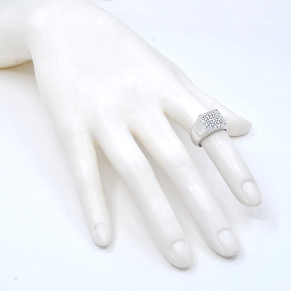 Anillo en oro 18k blanco con brillantes Anillo en oro 18k blanco con brillantes