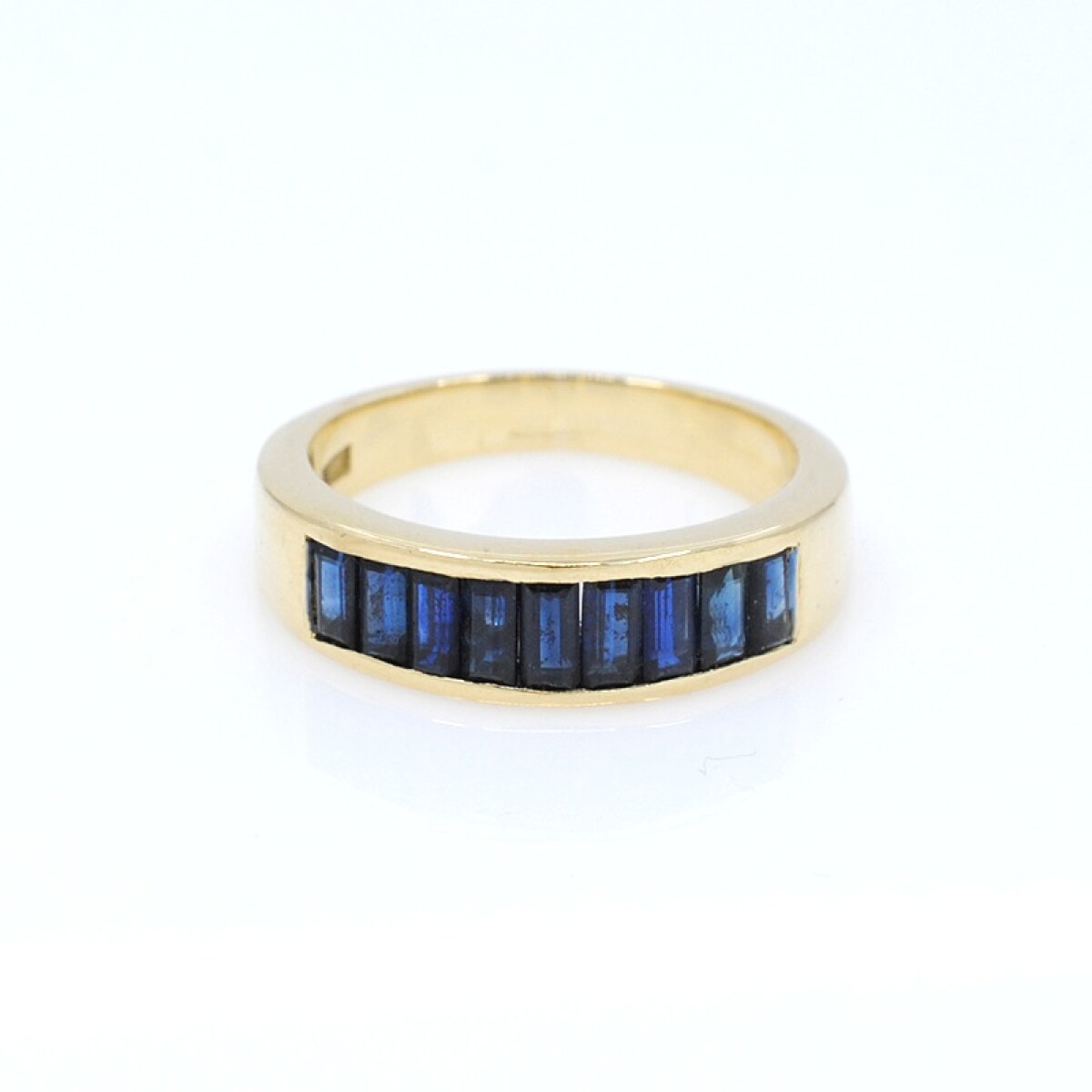 Anillo en oro 18k amarillo y zafiros corte baguette 