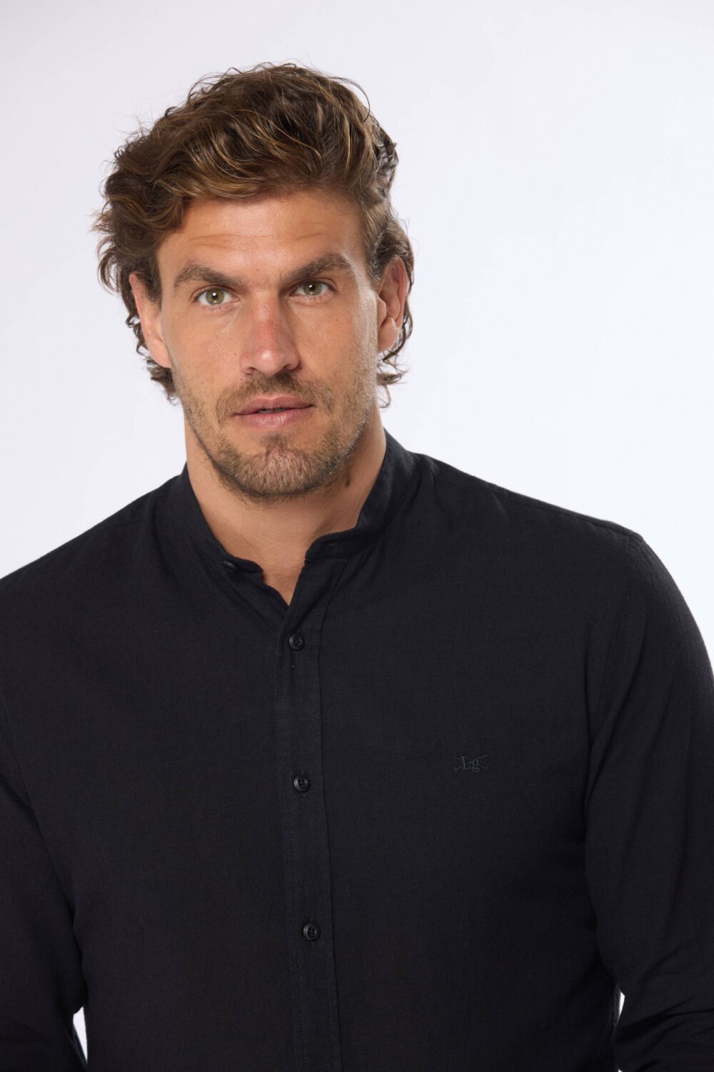 CAMISA DE LINO CUELLO MAO Negro