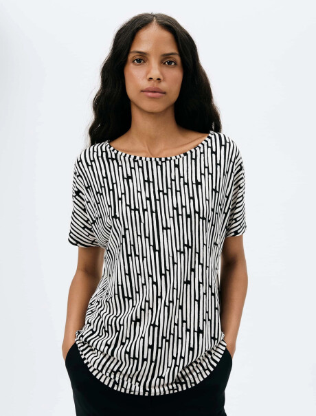 BLUSA ESTAMPADA DE MANGA CORTA NEGRO