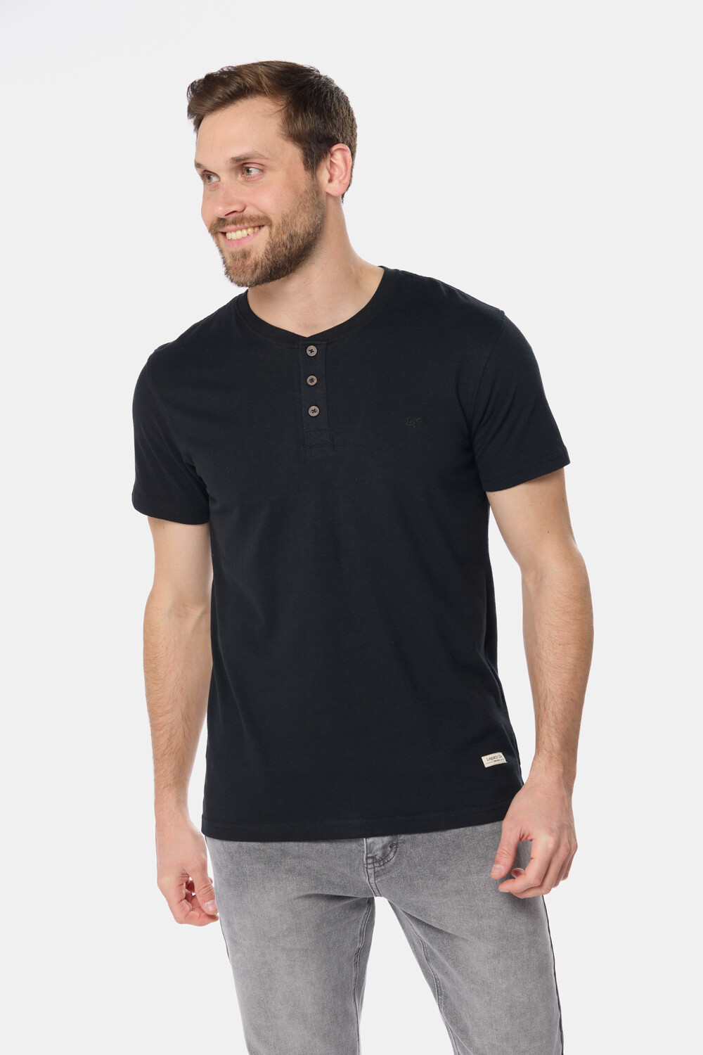 REMERA LISA CON BOTONES Negro