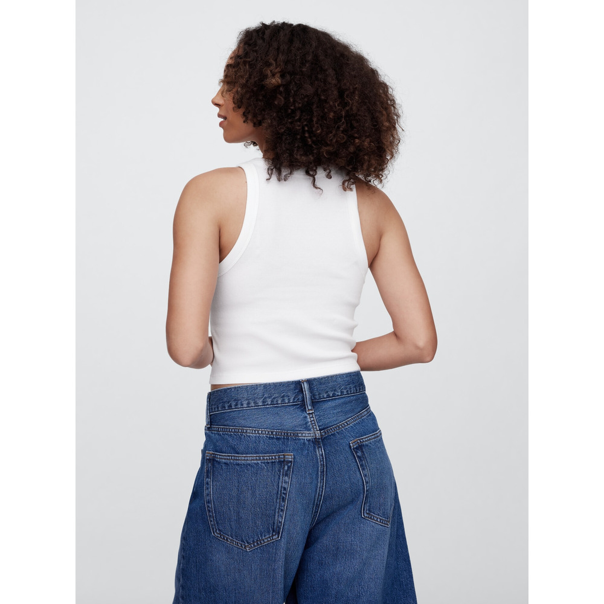 V-SL RIB 2X2 LOGO CROP TANK - WHITE V2 GLOBAL — Sallustro