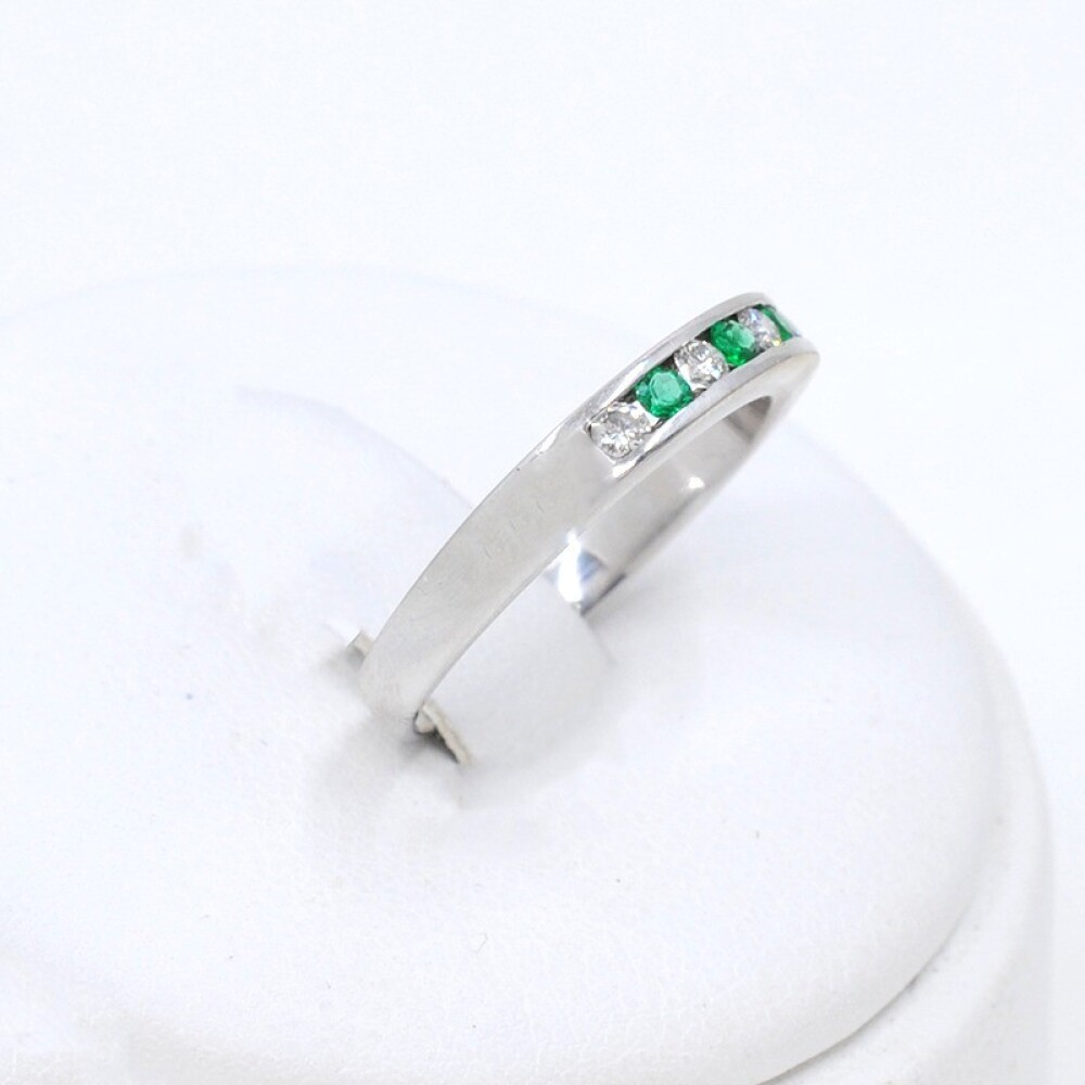 Anillo En Oro 18K Blanco, Brillantes Y Esmeraldas Anillo En Oro 18K Blanco, Brillantes Y Esmeraldas
