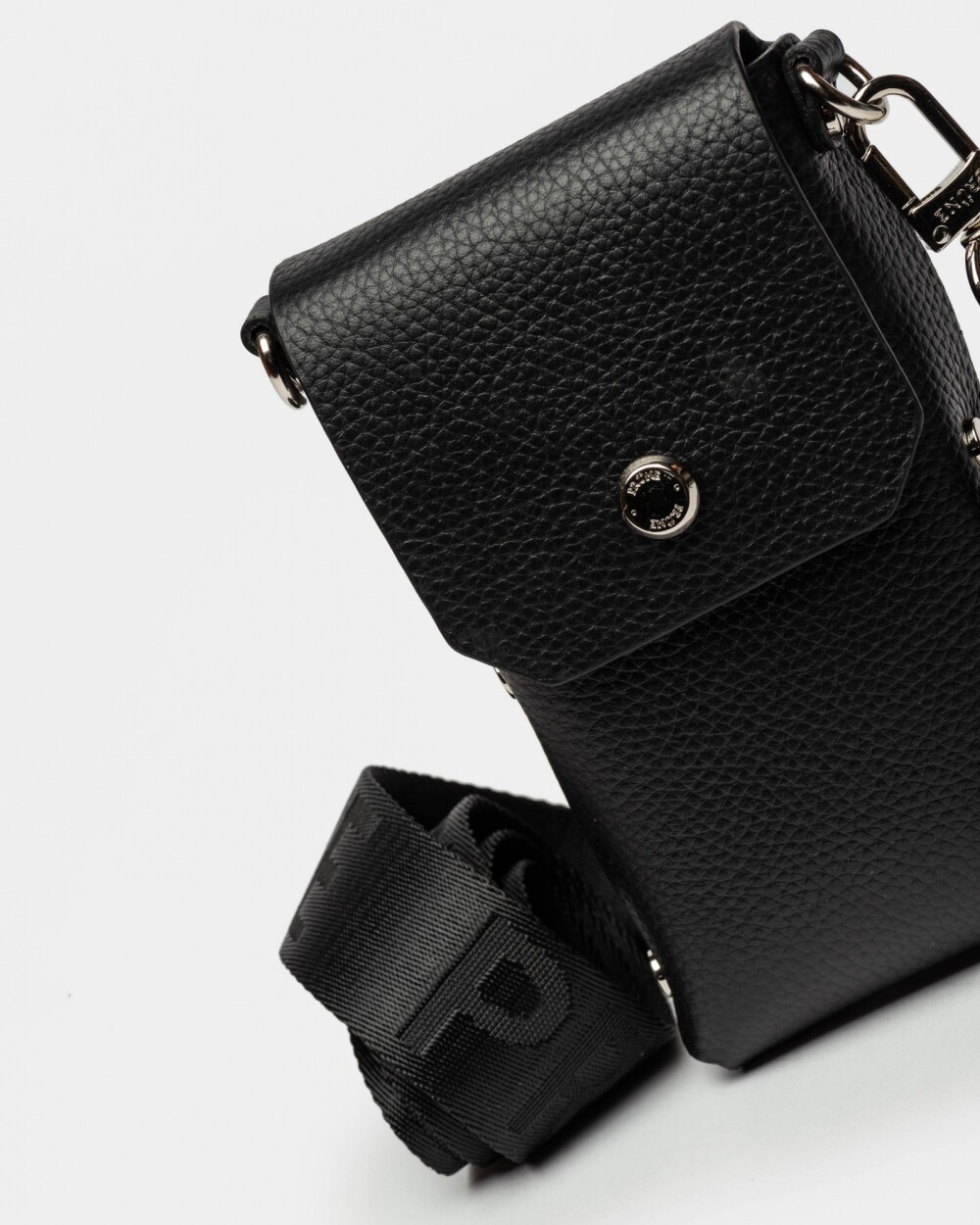 Porta celular Maldiva en cuero graneado Negro