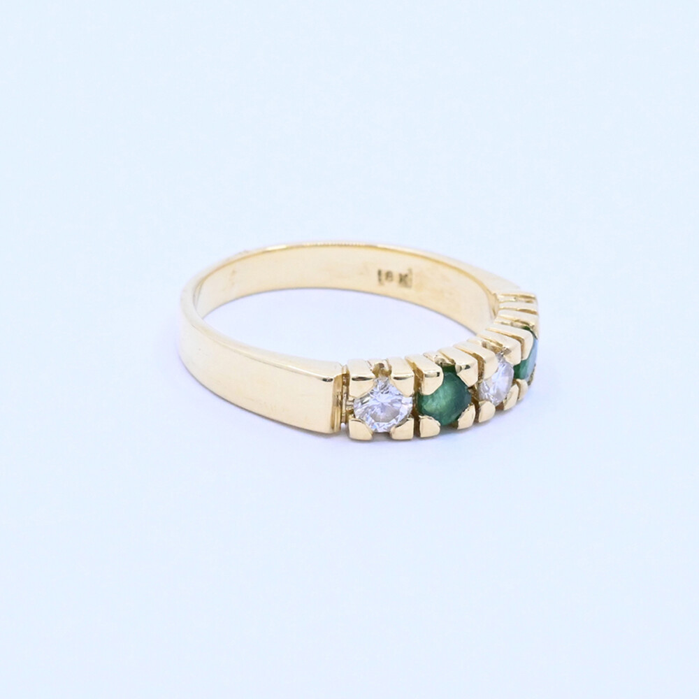 Anillo medio sin fin oro 18k amarillo con brillantes y esmeraldas engarce 4 puntas. Anillo medio sin fin oro 18k amarillo con brillantes y esmeraldas engarce 4 puntas.