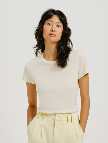CAMISETA BÁSICA SLIM WORLD CREMA