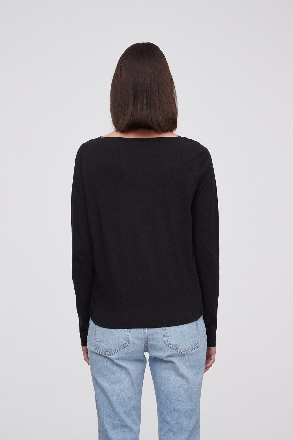 Remera Serrene Negro