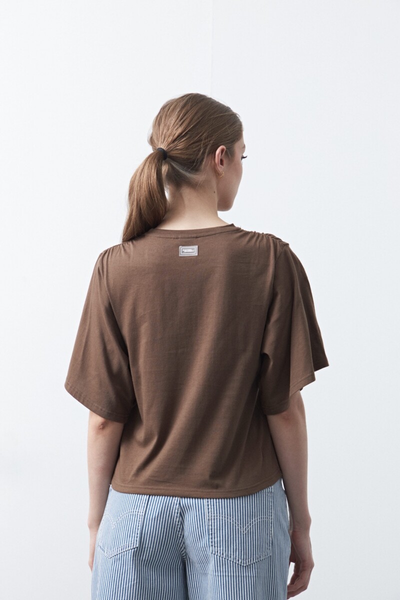 REMERA ALGARROBO Café