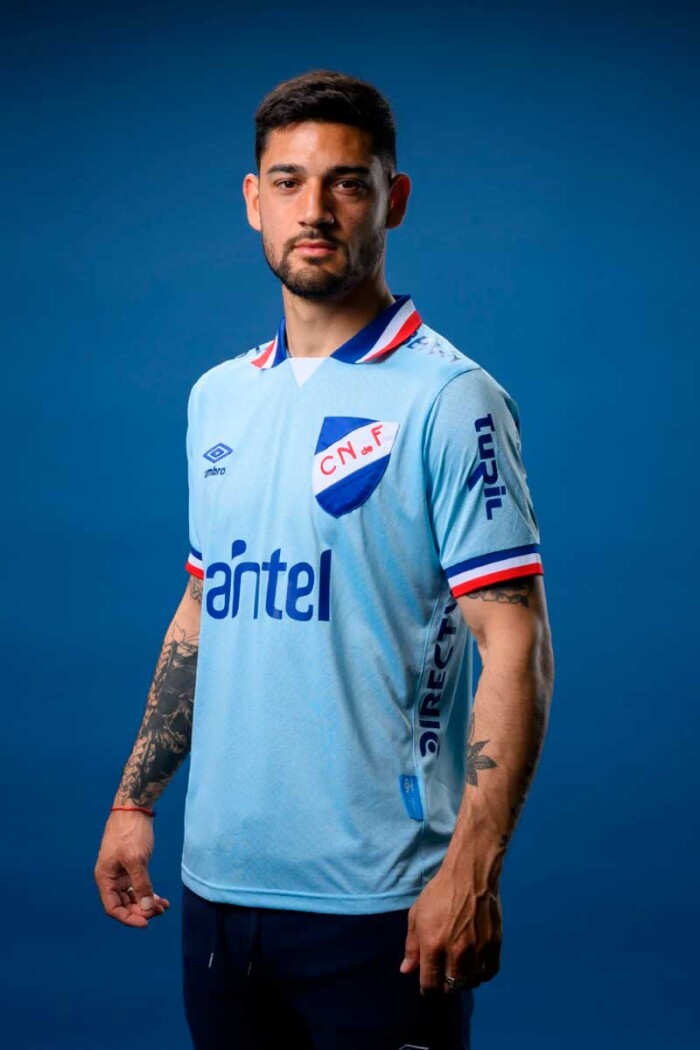 CAMISETA DE JUEGO OFICIAL 2025 AWAY 3 CELESTE CON SPONSOR UMBRO Celeste