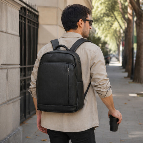 Mochila con bolsillo exterior de cuero Negro