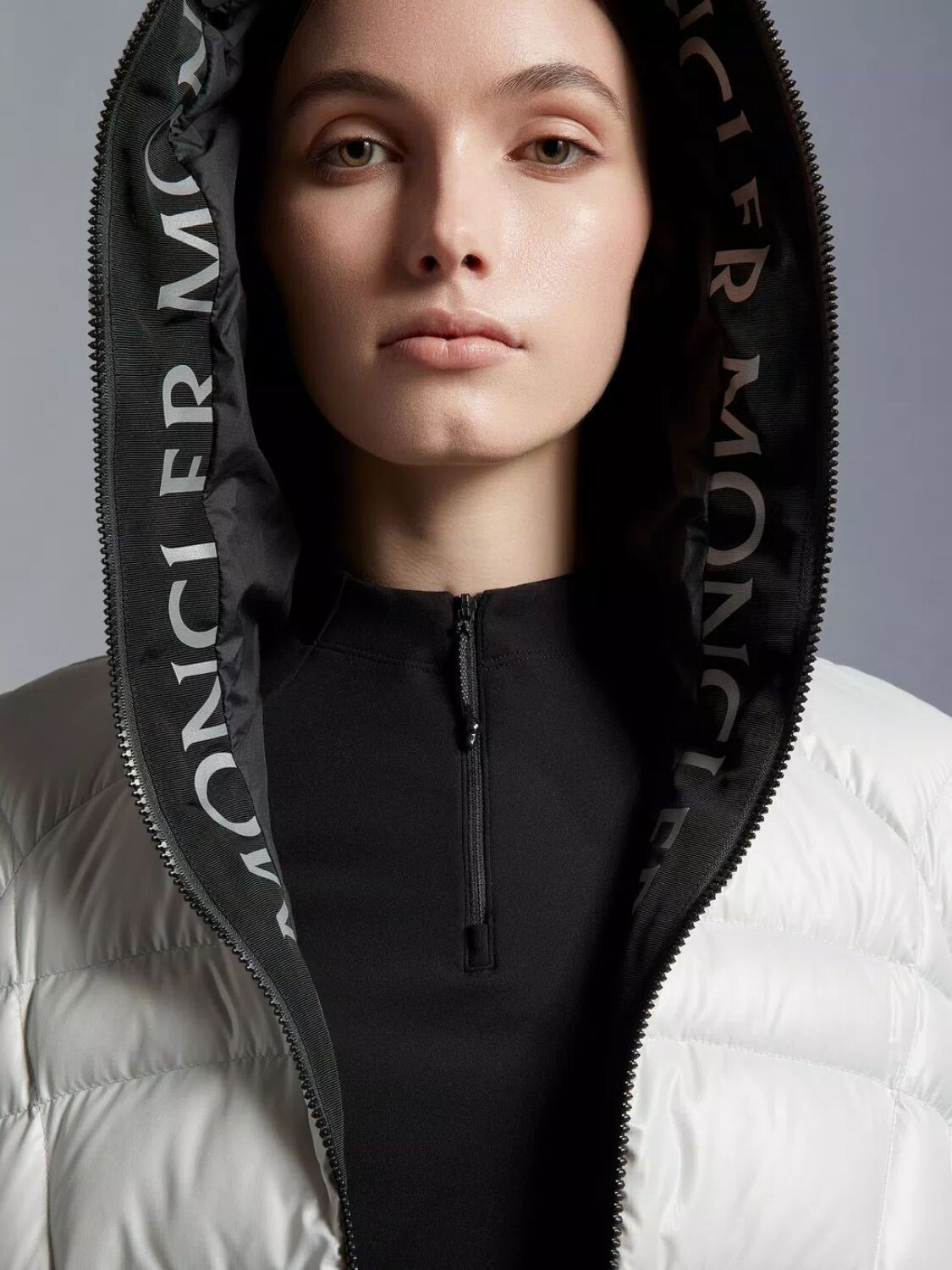 Moncler -Campera de poliéster reciclado con capucha integrada, Narlay Gris