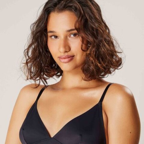 SUTIA FEM NEGRO