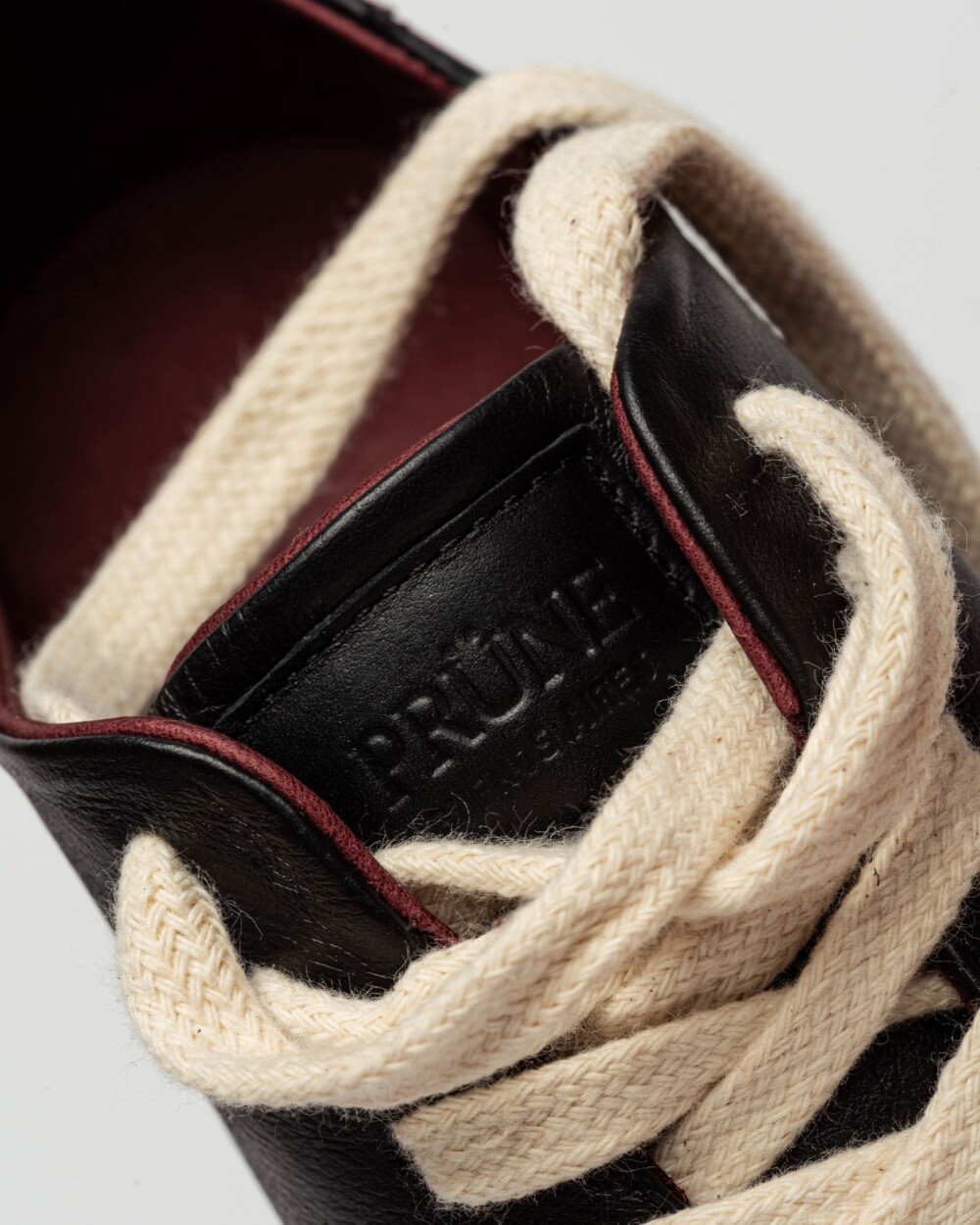 Sneaker Eimi En Cuero Liso Negro