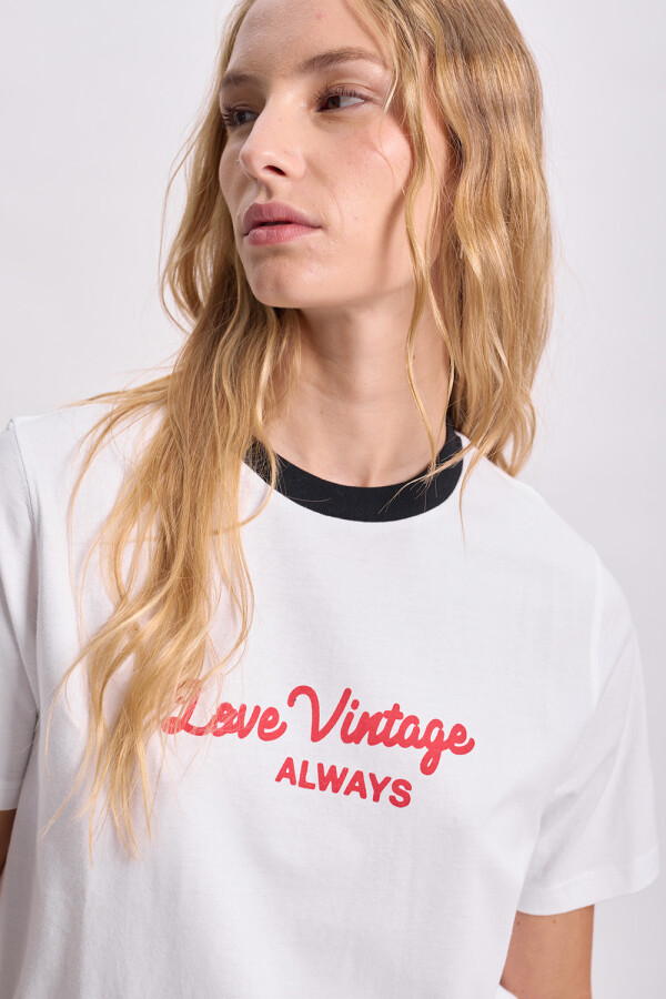 Remera básica estampa Love Blanco