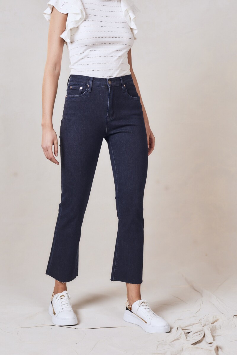 Crop Flared Jean Oscuro