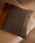 Almohadón Eiko 100% de lino gris con rayas verticales terracota 50 x 50 cm