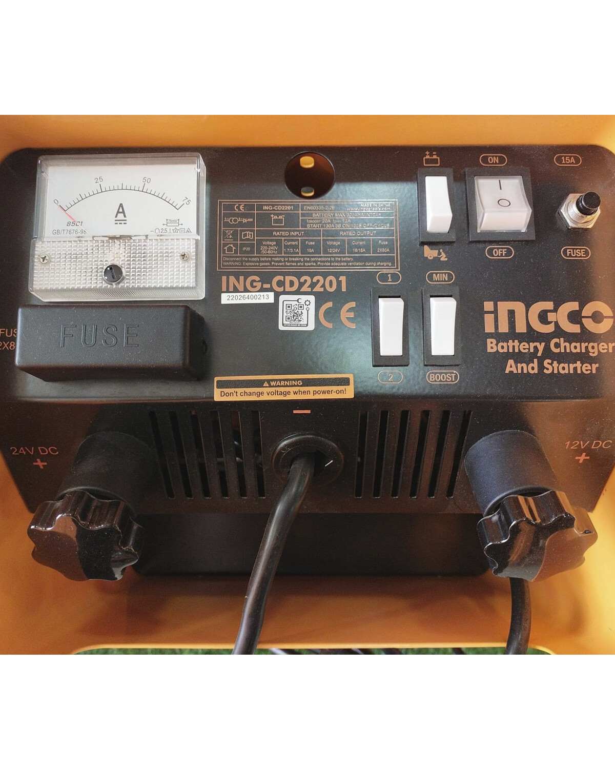 Cargador rápido y arrancador de baterías de auto profesional Ingco —  Electroventas