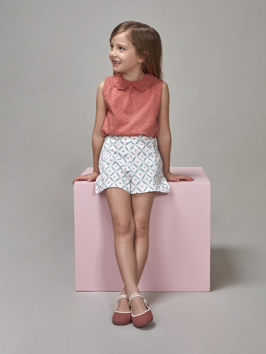 Pantalon Corto Con Estampado De Ramitas Blanco