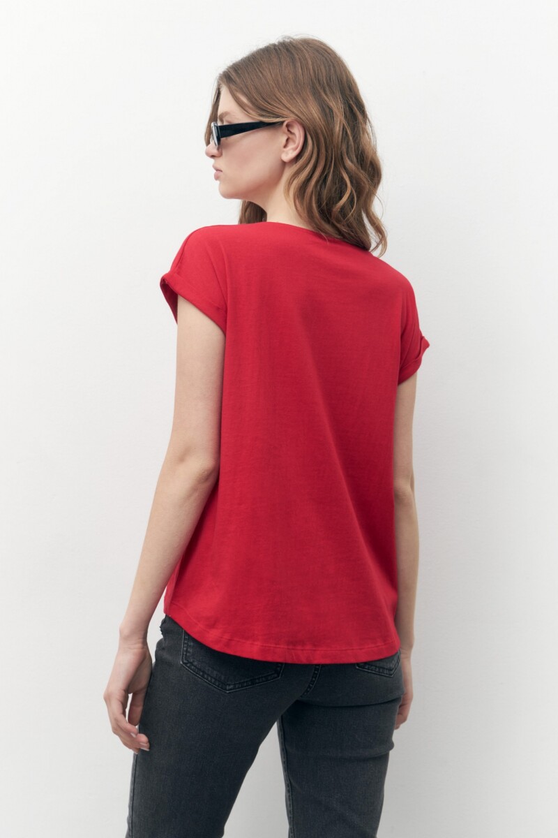 Remera con botones laterales rojo