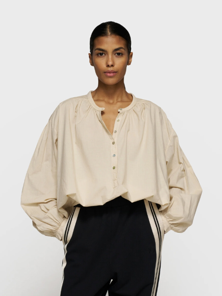 FLOWY BLOUSE 