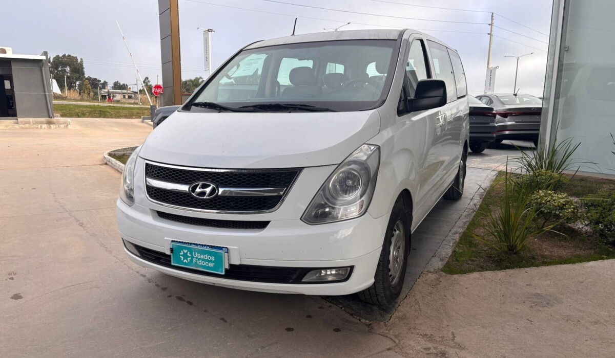 Hyundai H1 12 Plz MiniBus GLS Diesel - 2014 Hyundai H1 12 Plz MiniBus GLS Diesel - 2014