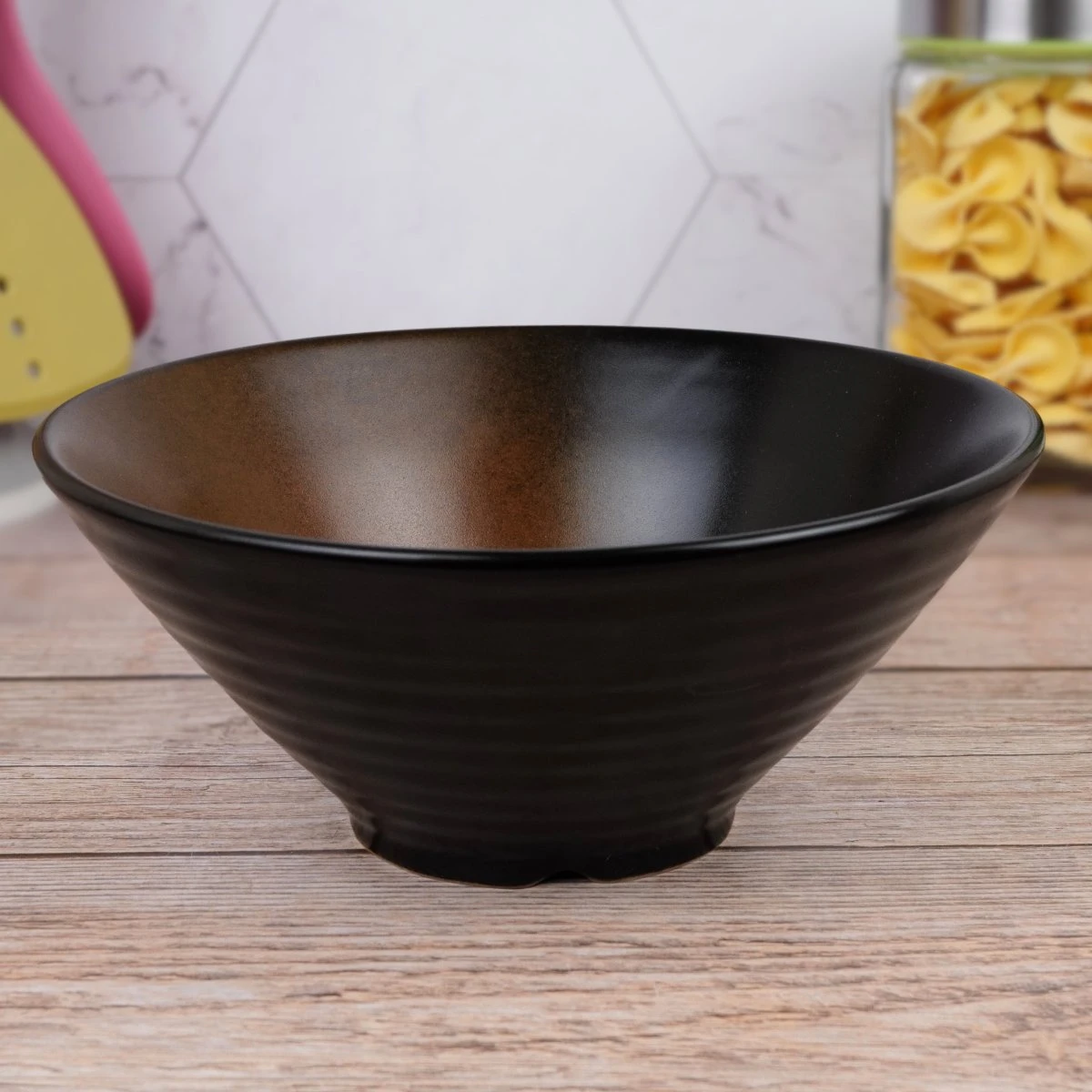 Bowl cónico de cerámica labrado 