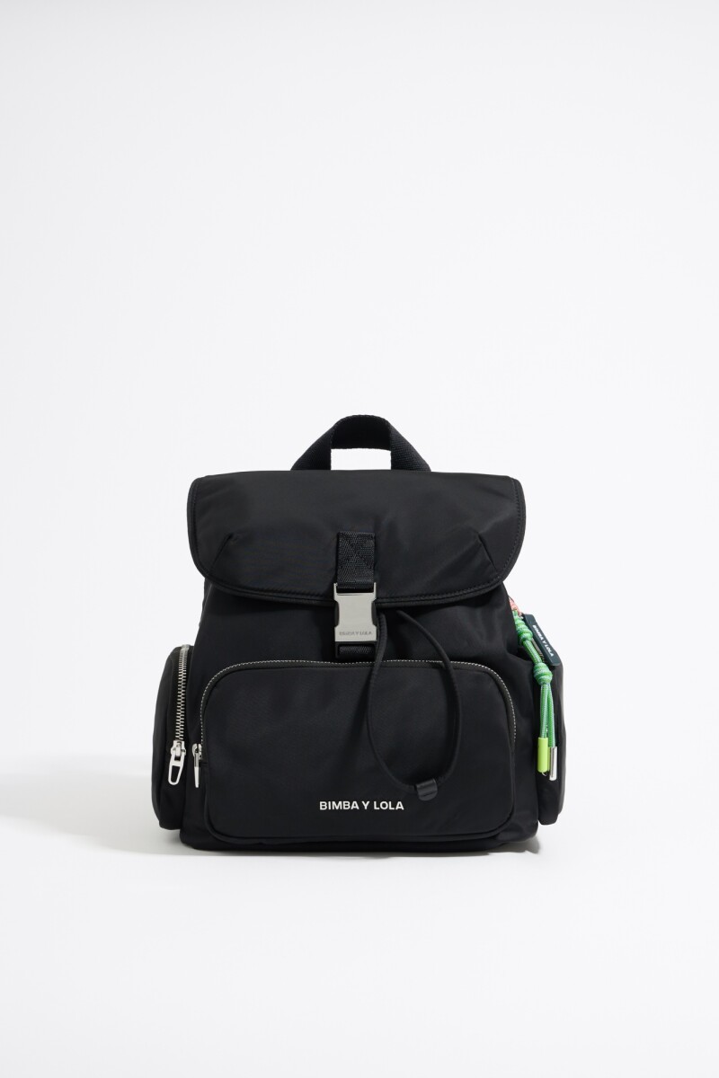 MOCHILA MEDIANA POCKET NYLON Negro