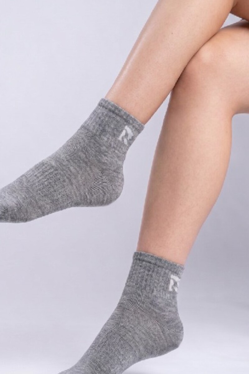 Media Deportiva Unisex. Gris