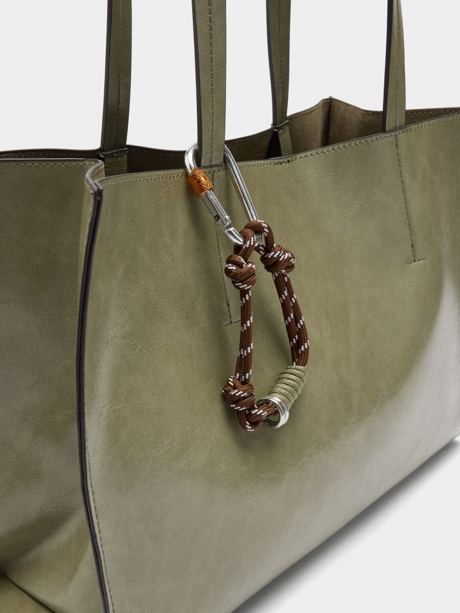 Bolso Shopper Con Colgante verde