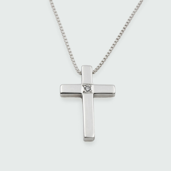 Cadena y cruz de plata 925 con brillante. Cadena y cruz de plata 925 con brillante.