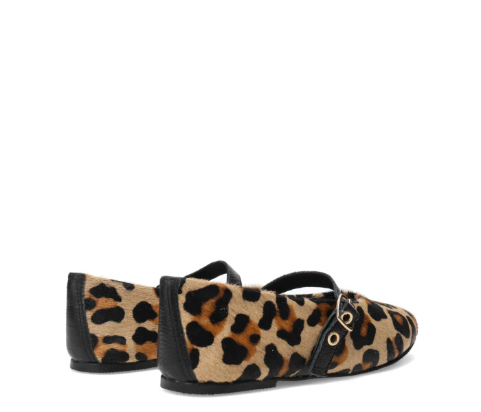 Zapato balerina con tira y hebilla Leopardo