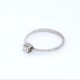 Anillo solitario en oro 18k blanco y brillante central. Anillo solitario en oro 18k blanco y brillante central.