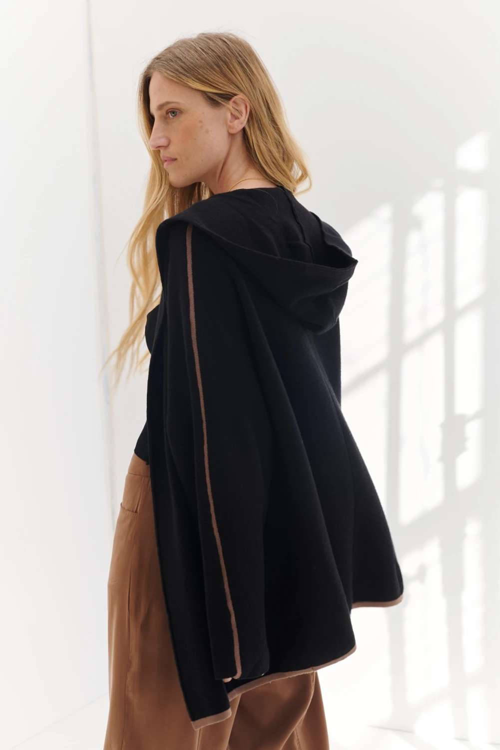 SACO CAPUCHA negro talle unico