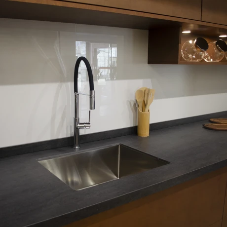 PILETA DE COCINA DE ACERO INOXIDABLE SATINADA 58X45 DE PEGAR POR ABAJO INCLUYE VALVULA Y SIFON. 000