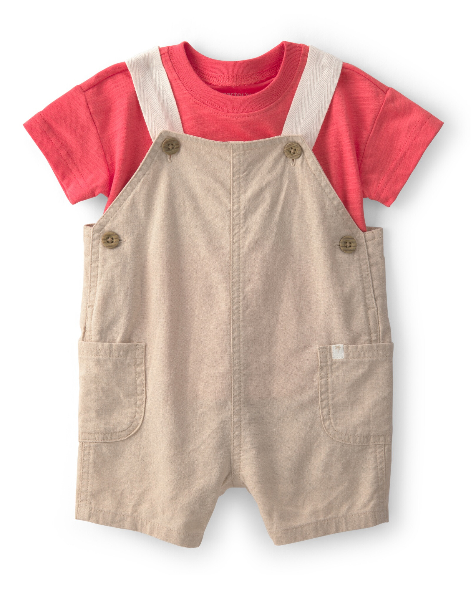 Set dos piezas, enterito corto de lino beige y remera de algodón Set dos piezas, enterito corto de lino beige y remera de algodón