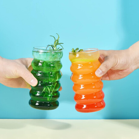 Vaso de vidrio ondeado con tapa de madera y sorbito Transparente