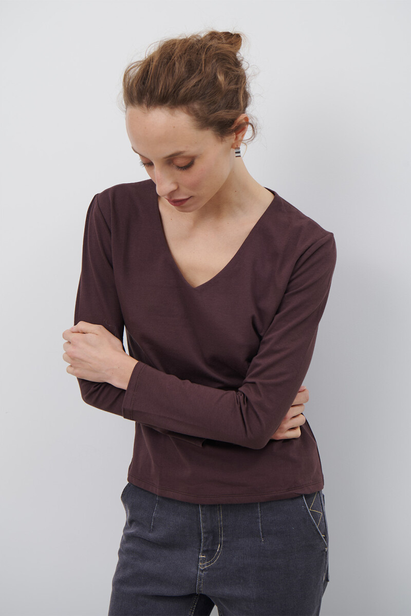 REMERA V M/LARGA MARRON