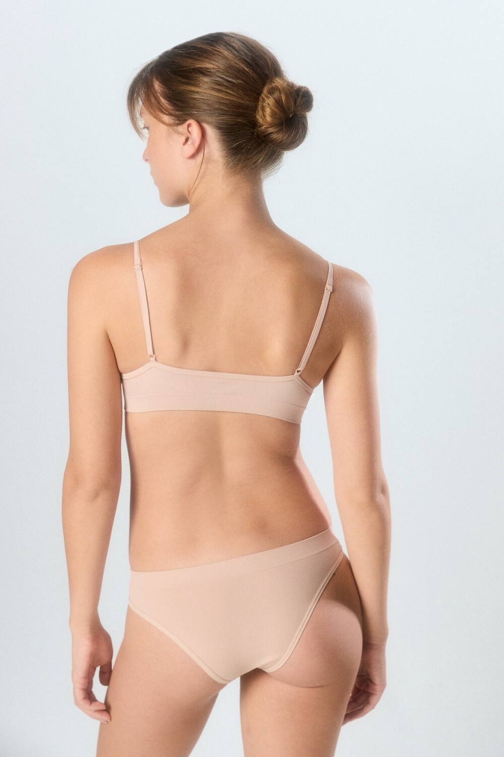 TOP SEAMLESS Nude