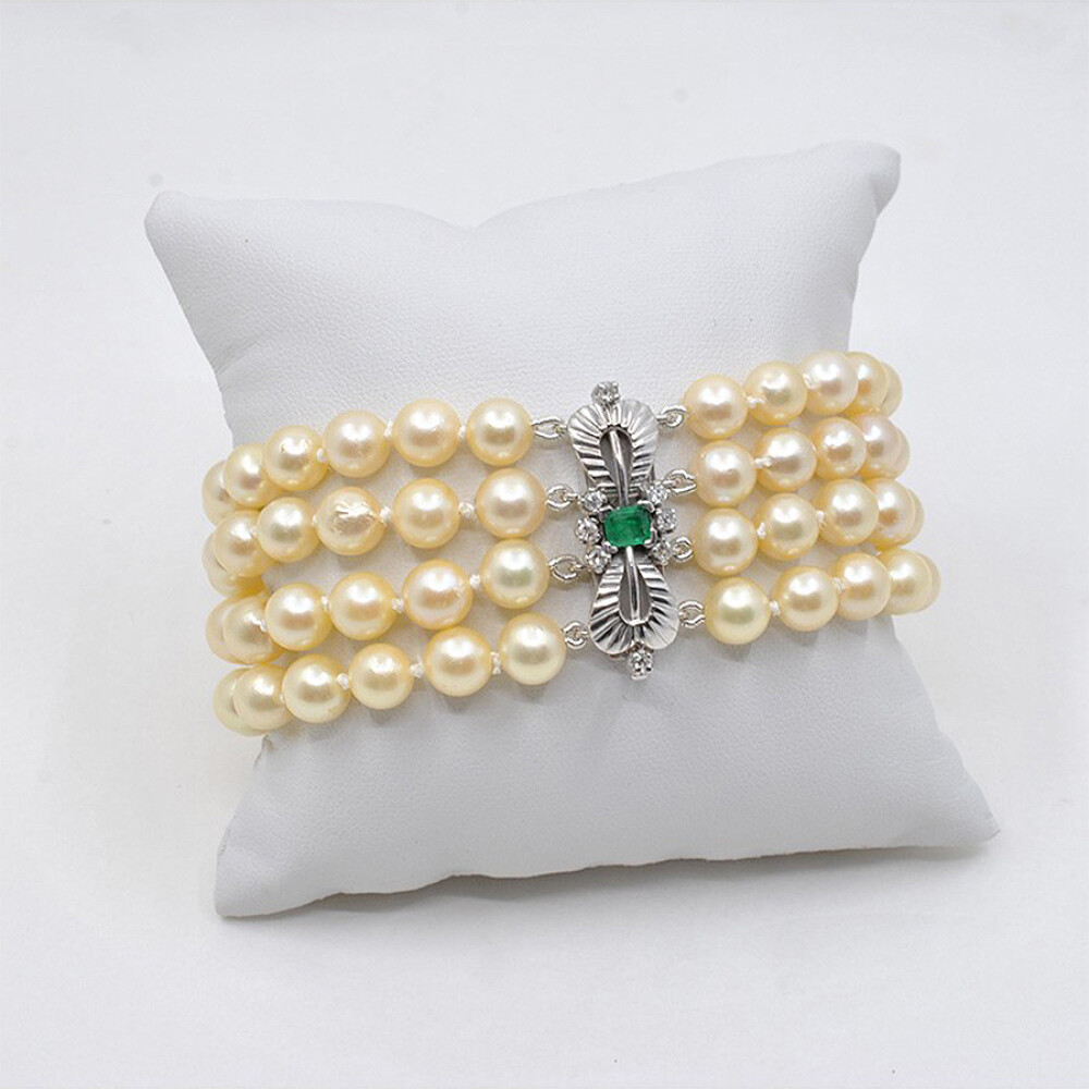Pulsera Perlas De Cultivo 4 Hilos Con Broche En Oro 18K Blanco, Pasadores, Brillantes Y Esmeraldas. Pulsera Perlas De Cultivo 4 Hilos Con Broche En Oro 18K Blanco, Pasadores, Brillantes Y Esmeraldas.