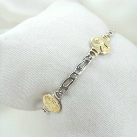 Pulsera religiosa de plata 925 con 3 medallas del Angel San Rafael en double de oro 18k. Pulsera religiosa de plata 925 con 3 medallas del Angel San Rafael en double de oro 18k.